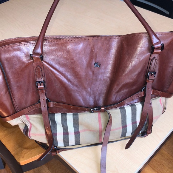 Limited Edition Burberry Tote [RARE] - Picture 3 of 8